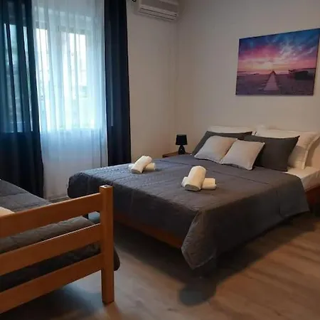 Apartment Dora-100m From The *