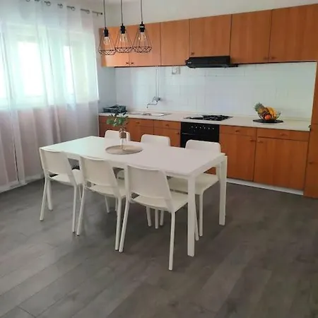Apartman Dora-100m From The Makarska