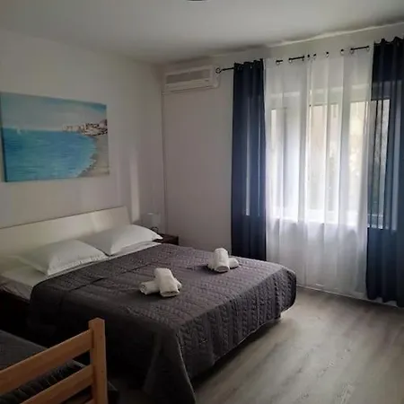 Apartman Dora-100m From The