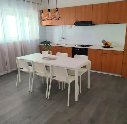 Apartment Dora-100m From The Makarska