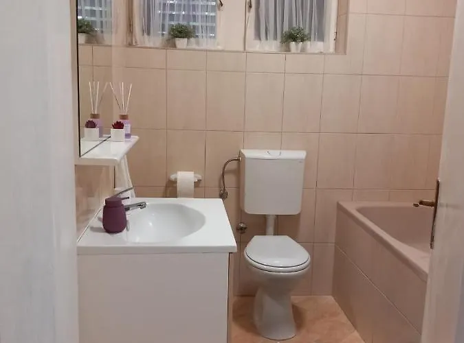 Dora-100m From The * Makarska