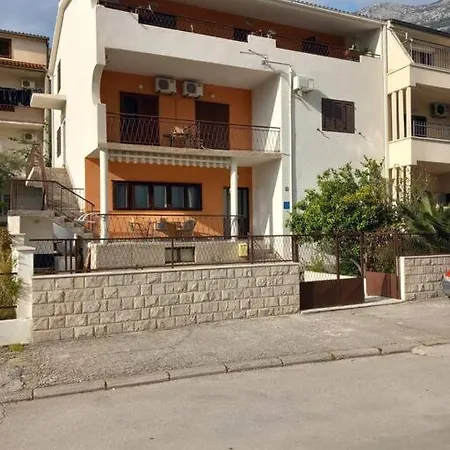 Dora-100m From The Appartement *