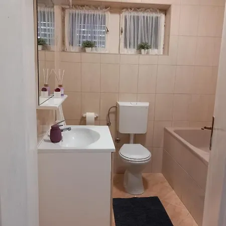 Dora-100m From The * Makarska